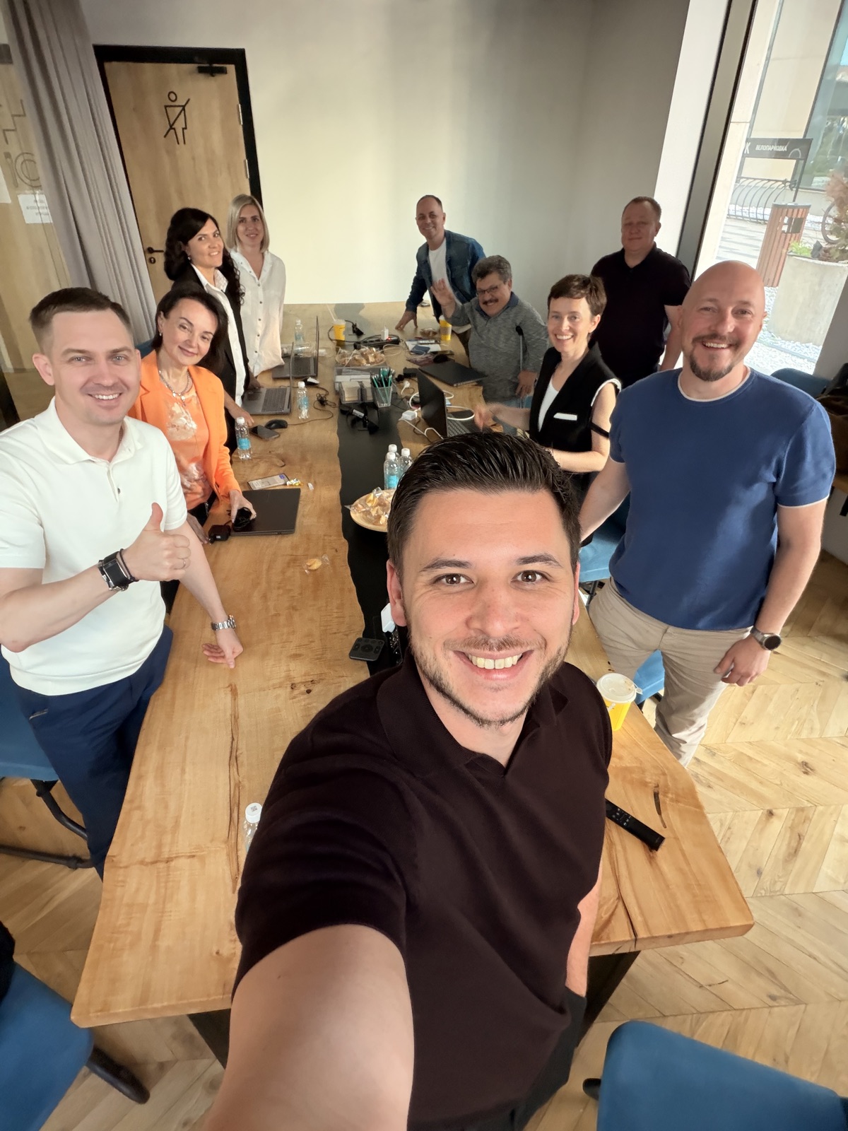 Участники интенсива за работой вживую